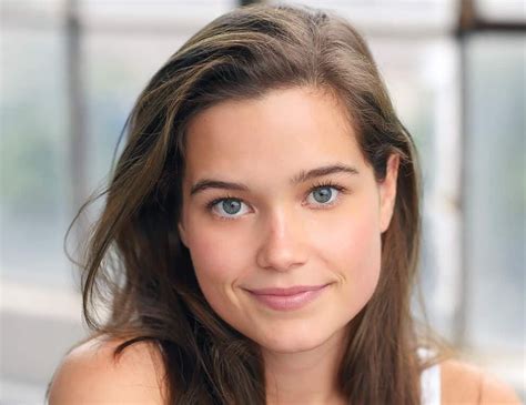 Sarah Catherine Hook Age, Height, Net Worth, Instagram